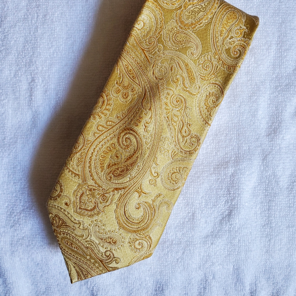 Donald J. Tump signature collection tie